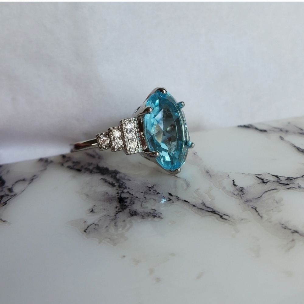 New Elegant Aquamarine Ring - Picture 4 of 8
